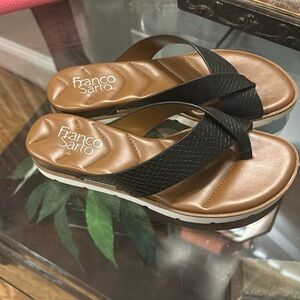 NWOT Franco Sarto black and brown thongs